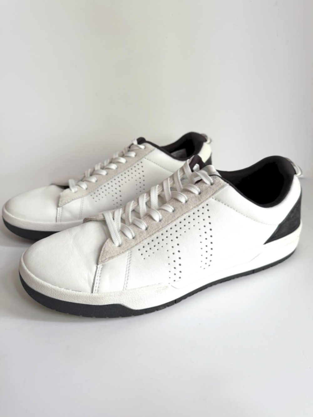 Le Tigre Men's Tompkins Sneaker in White Size 11